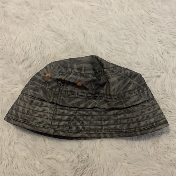 (3 for $10) George bucket hat - Picture 4 of 5